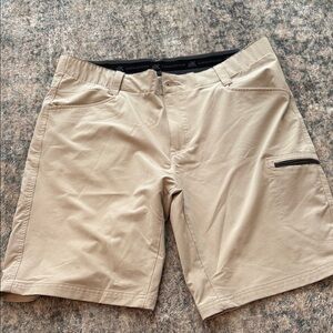ZeroXposur Men's Beige Cargo Shorts